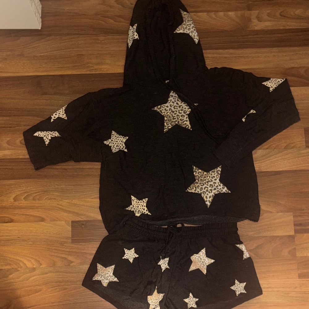 Chaser Charcoal Gray Pajama Sweatshirt and Shorts Set with Leopard Stars | Small